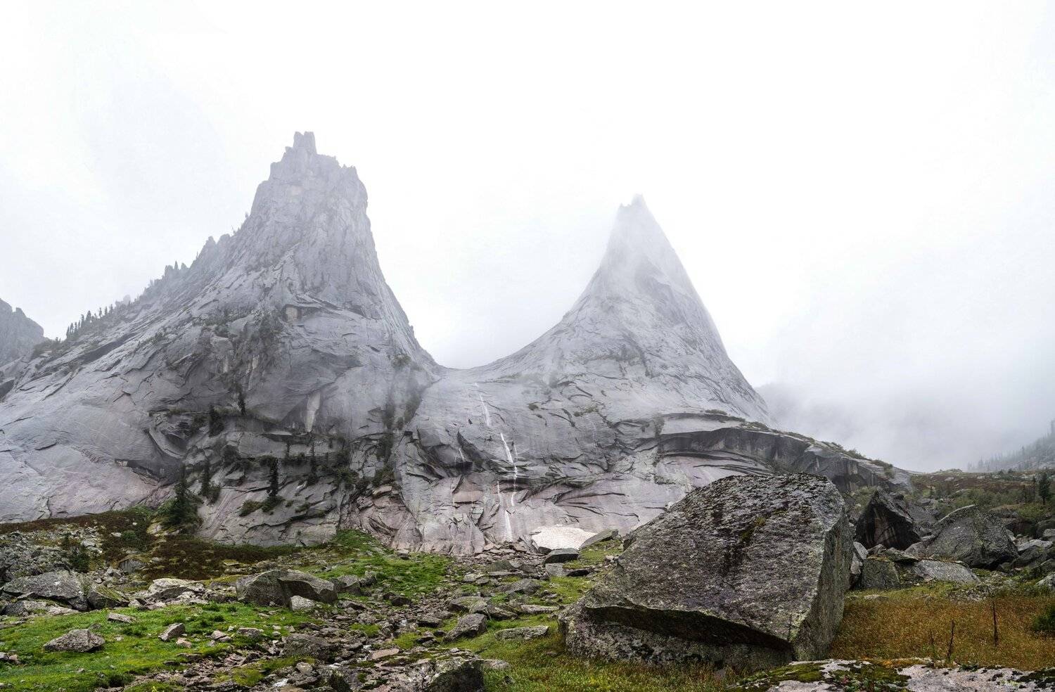 горы, сибирь, саяны, западный саян, ергаки, ник васильев, mountains, siberia, sayan, ergaki, скала, парабола два, туман, дождь, Николай Васильев