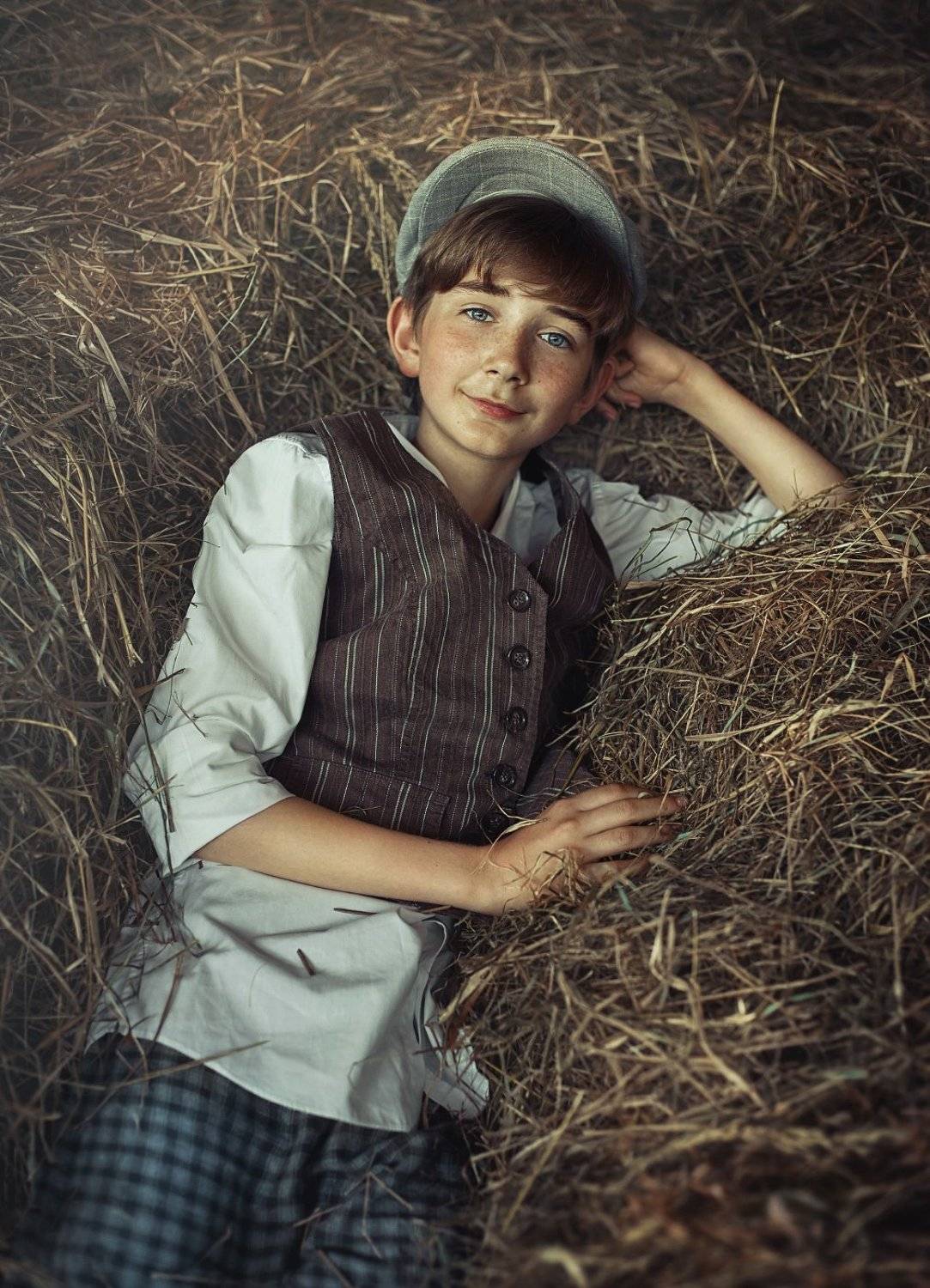 детство, детский портрет, лето, мальчик, настроение, сеновал, улыбка, взгляд, Наталья Прядко
