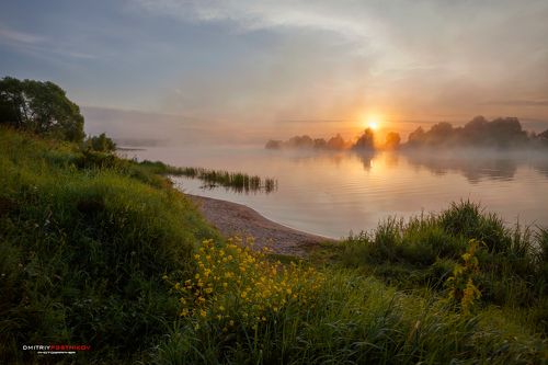 Туманный берег реки Дубна.