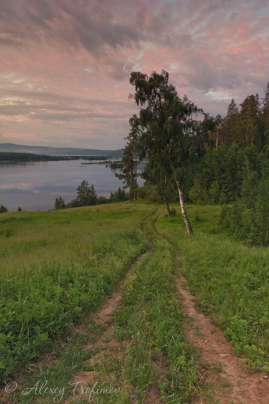 Дорога вдоль реки фото превью