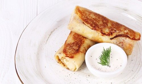 Блины с грибной начинкой и сметанным соусом