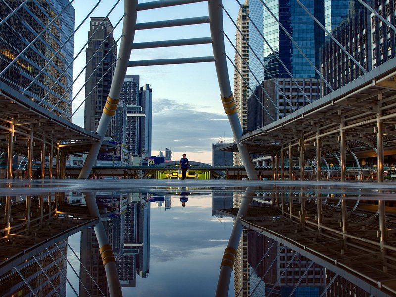 город, трэвел, утро, отражения, бангкок На работу. фото превью