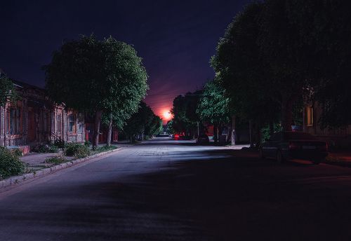 Восход луны в старом городе