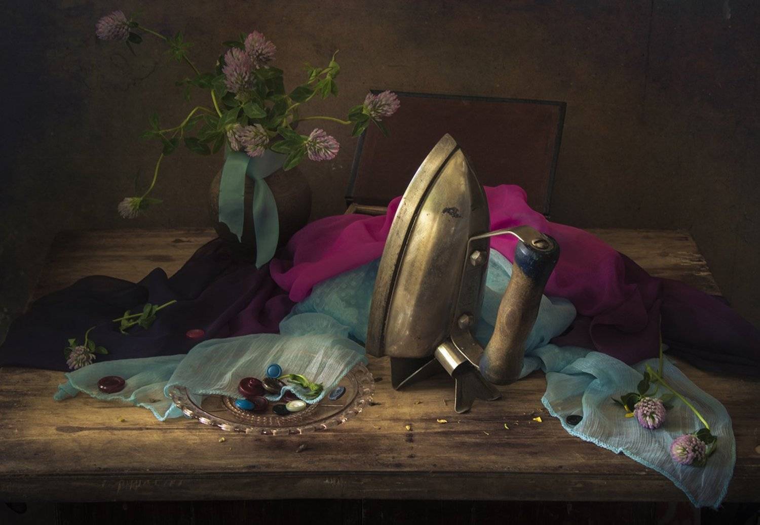 натюрморт,утюг,шарф, Елена Рубинская