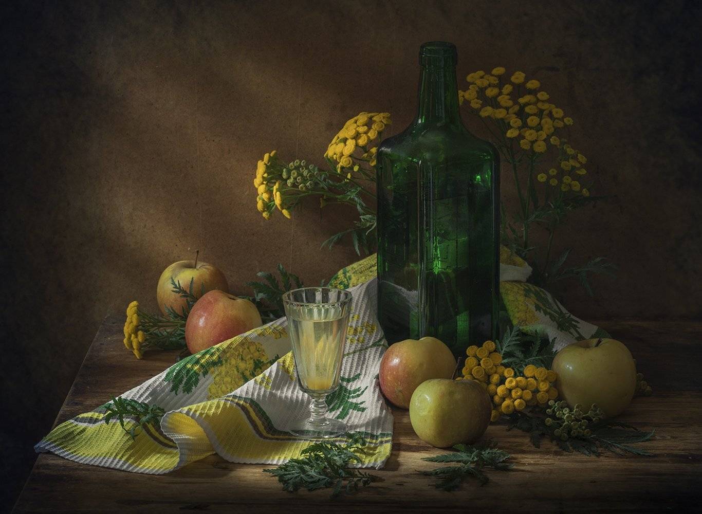 натюрморт,яблоки,вино,пижма,стопка,бутылка, Елена Рубинская
