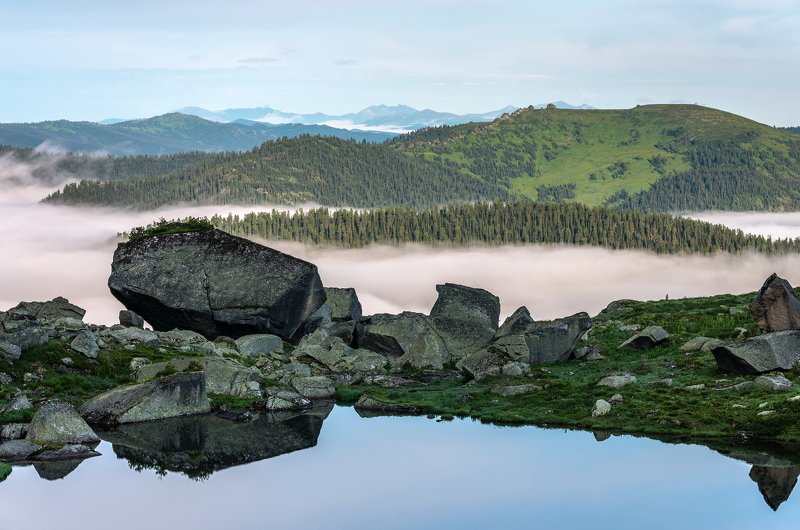 горы, сибирь, саяны, западный саян, ергаки, озеро, туман, скала, ник васильев,  Между двух стихий. фото превью