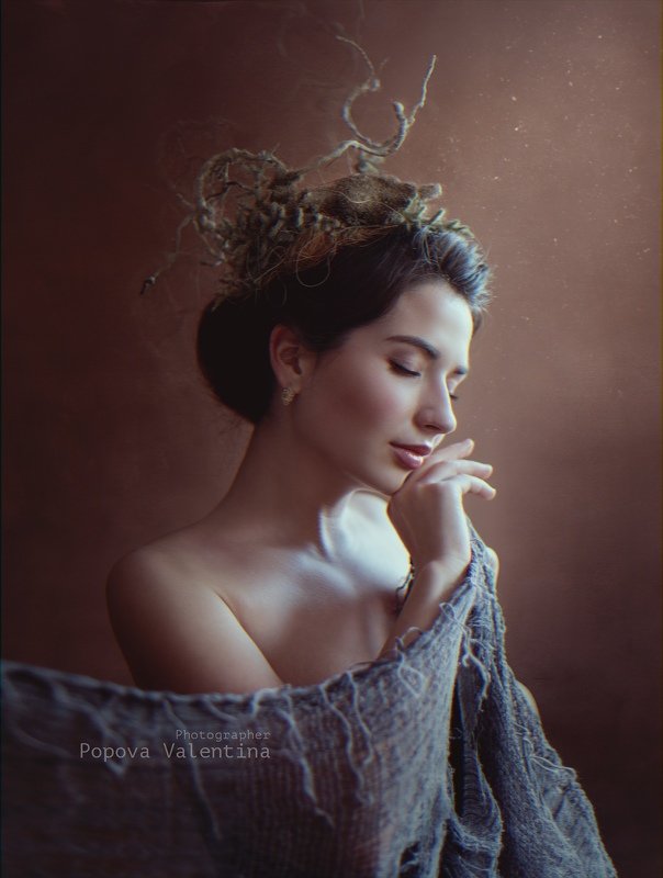 женщина, венок, шаль, нежность, свет Прикосновение фото превью