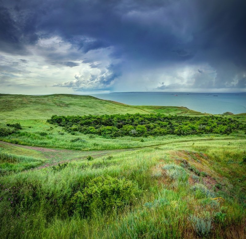весна, пейзаж, холмы, море, ненастье, ливень, азовское море, меотида, черное море, понт эвксинский, керченский пролив, пантикапей, боспорское царство, керчь, крым, россия В погоне за майским ливнем. фото превью
