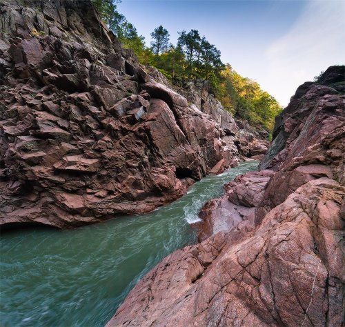 Вгрызаясь в гранит.