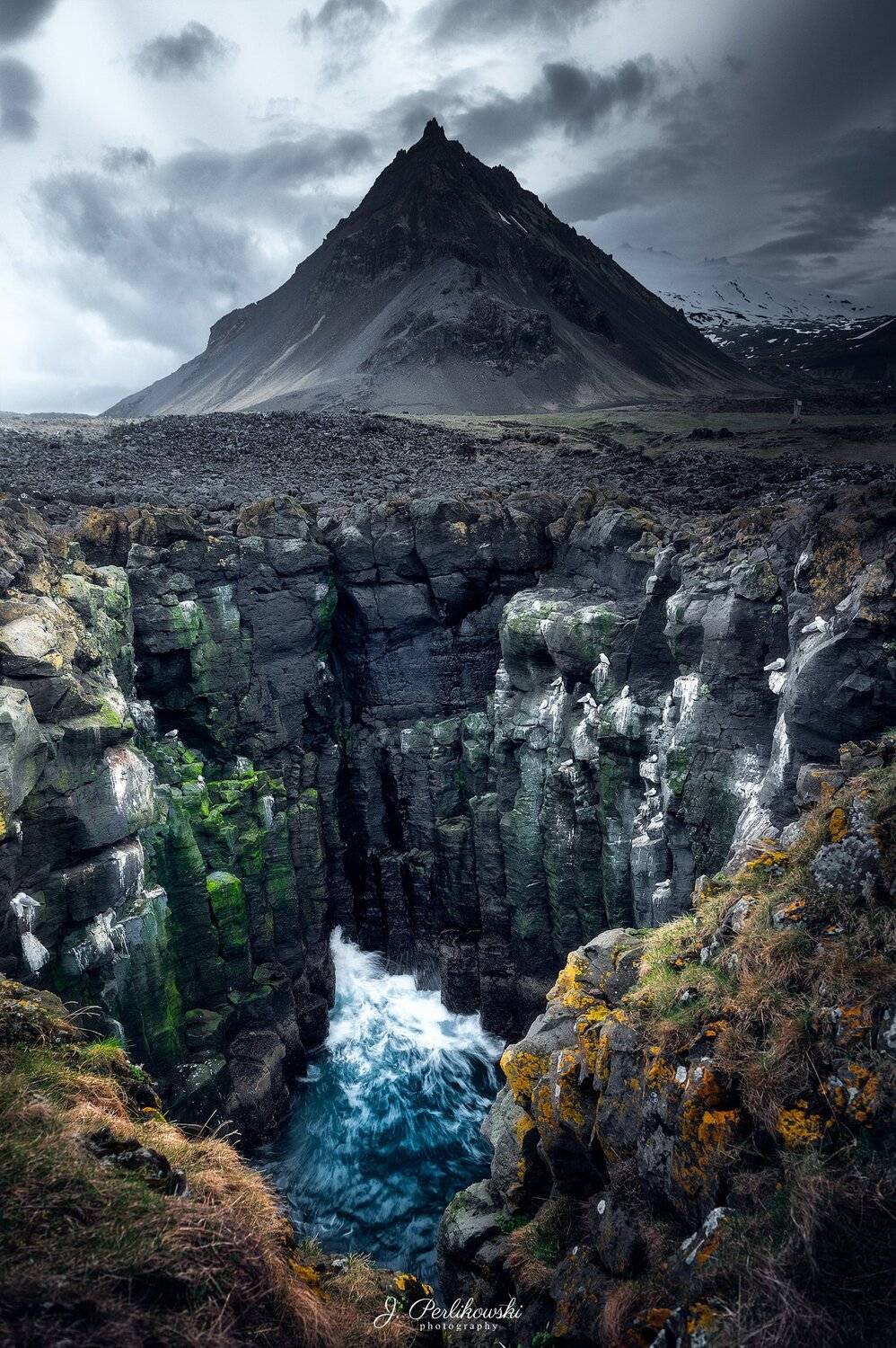 iceland, waves, ocean, rock, coastline, landscape, sunset, mountains,, Jakub Perlikowski