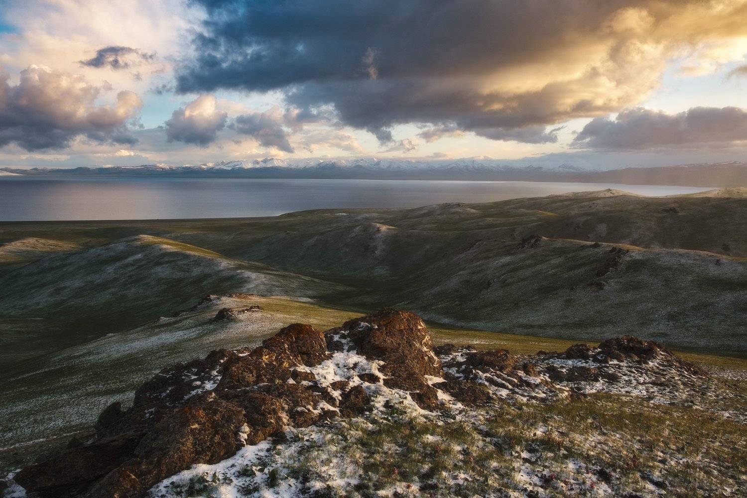 киргизия, кыргызстан, азия, горы, луг, скалы, пейзаж, лето, ущелье, джайлоо, озеро, вечер, закат, Оборотов Алексей