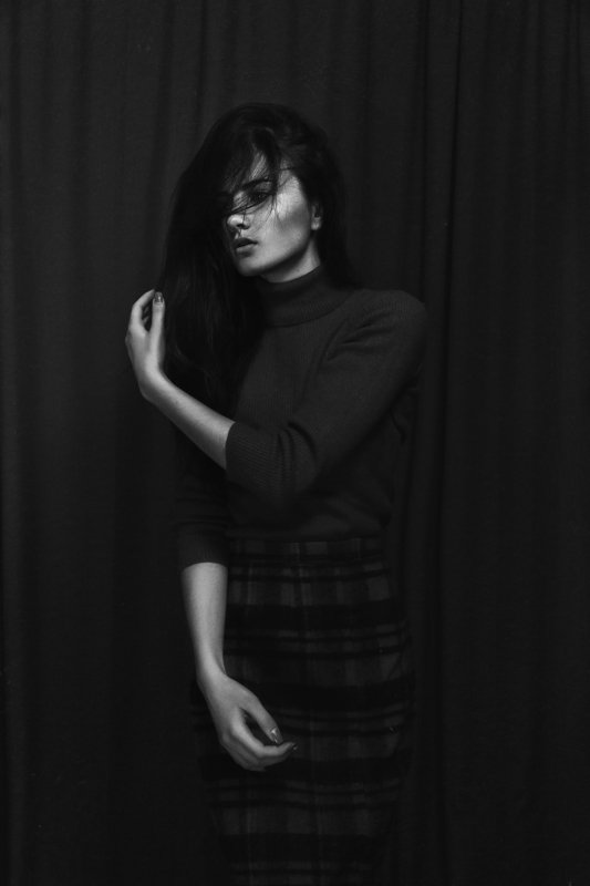 чб, портрет, веревка, студия, мрак, ночь, грусть, выбор, девушка Выбор фото превью