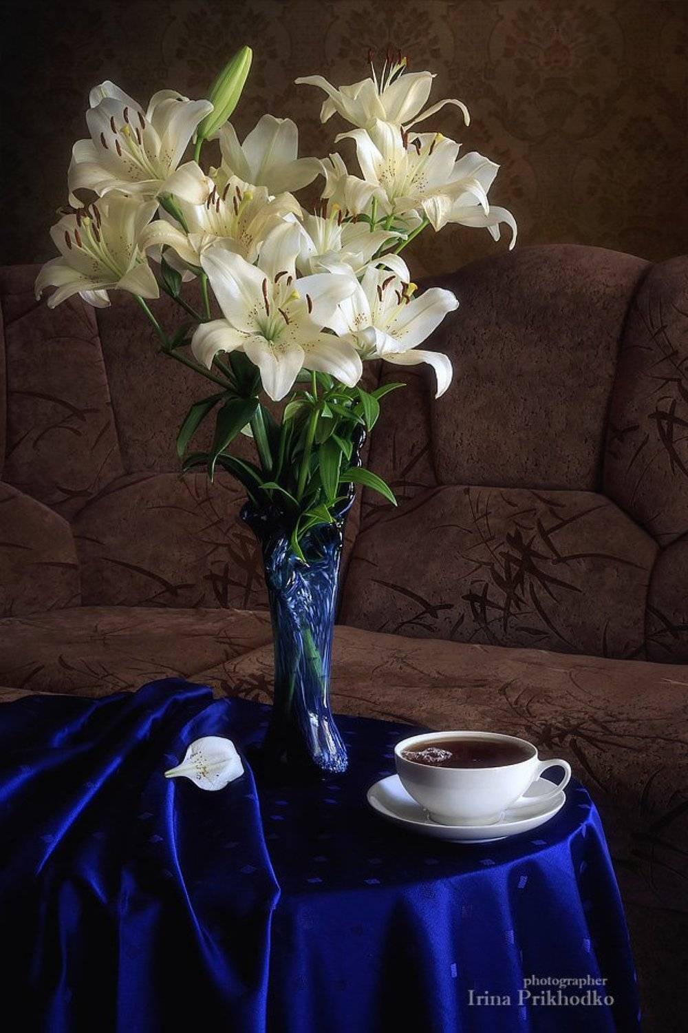 натюрморт, лето, букет, белые лилии, напитки, горячий чай, интерьер, Ирина Приходько
