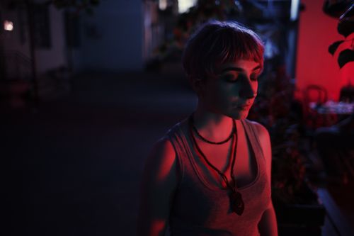 Неоновый демон.