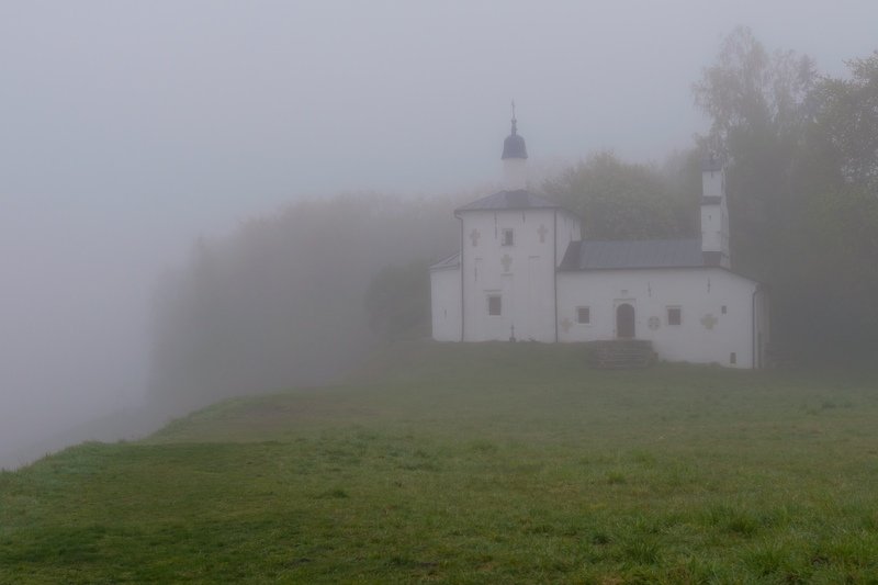 pskov, pleskau, псков, landscape, псковскаяобласть, pskovregion, изборск, утро, облака, туман, крепость, nikon, nikonrussia, sigma, velbon, rtgtv, 35photo, russia, foto, фото, photo, photography Туманный Изборск фото превью
