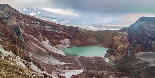 Кратерное озеро вулкана Горелый 