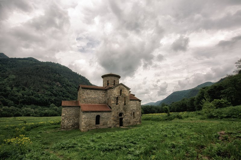 горы, кавказ, храм, церковь Зеленчукский храм, Х век фото превью