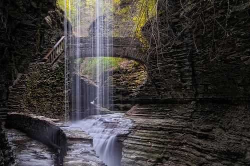 Радужный водопад