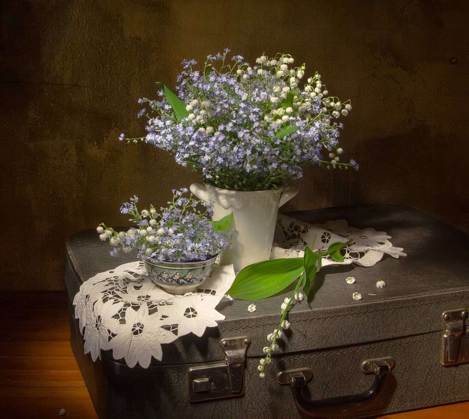 натюрморт, ландыши, незабудки, чемодан, Татьяна Феденкова