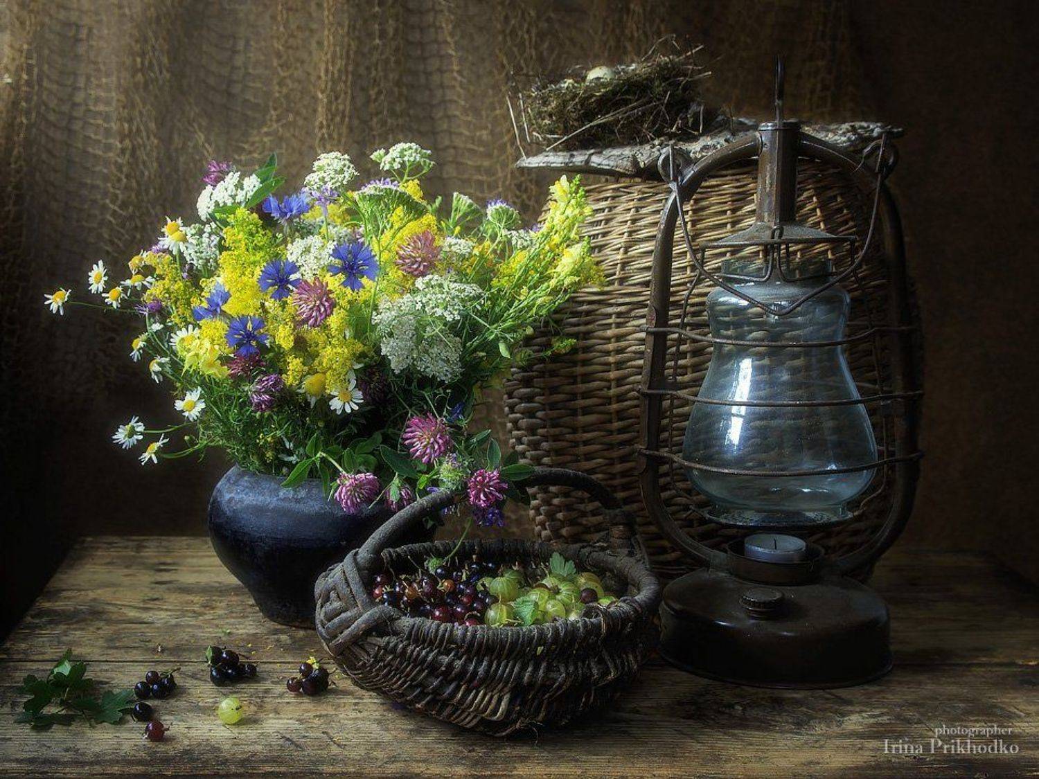 натюрморт, ретро, винтажный, фонарь, полевые цветы, лето, корзина ягод, чугунный горшок, Ирина Приходько