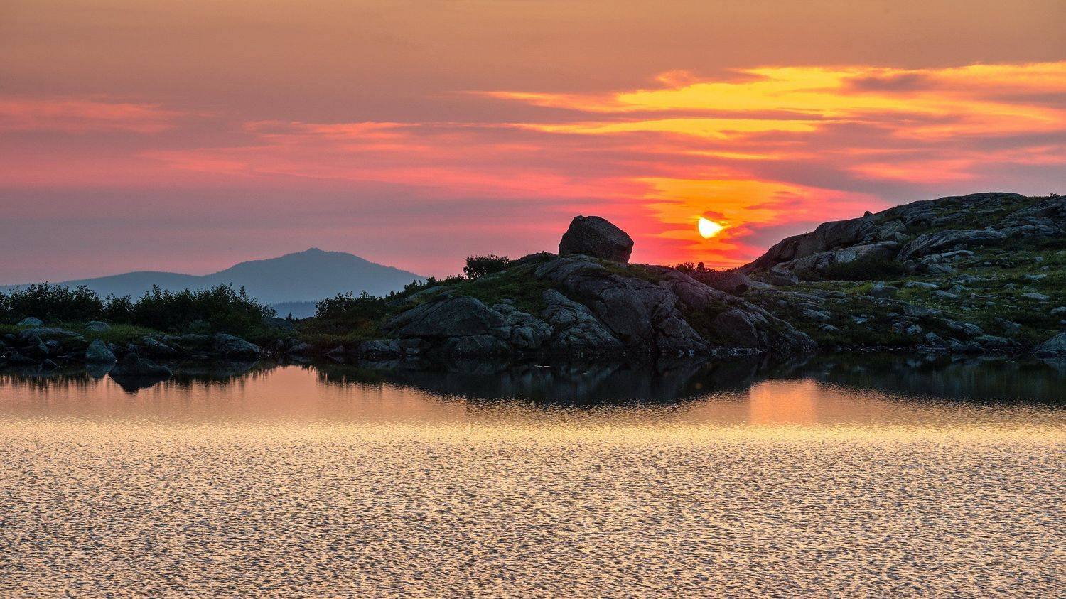 горы, россия, сибирь, саяны, западный саян, ергаки, путешествие, поход, приключения, ник васильев, озеро сказка, озеро, закат, вечер, солнце, Николай Васильев