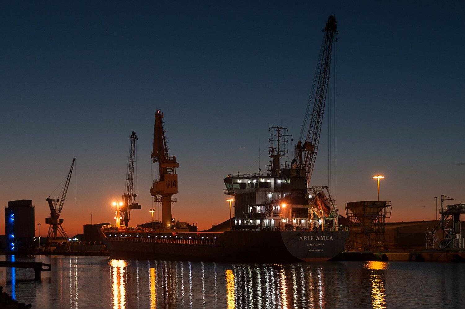 dusk; nightfall; blue hour;water;boat;reflection;light, Sib&eacute;