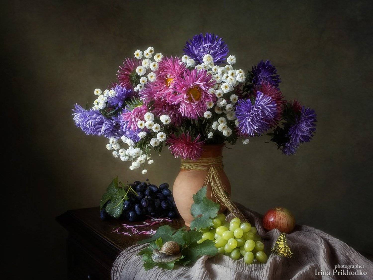 натюрморт, лето, цветочный, букет, астры, фрукты, ретро, улитка, Ирина Приходько