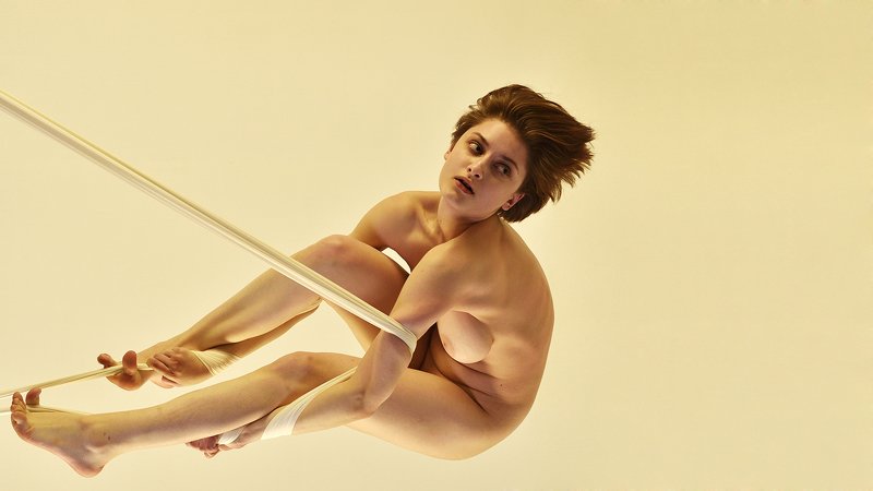 девушка Девушка в воздухе фото превью