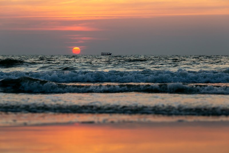 закат, океан, солнце, лодка, багровый, романтика, волны, горизонт, берег Закат фото превью