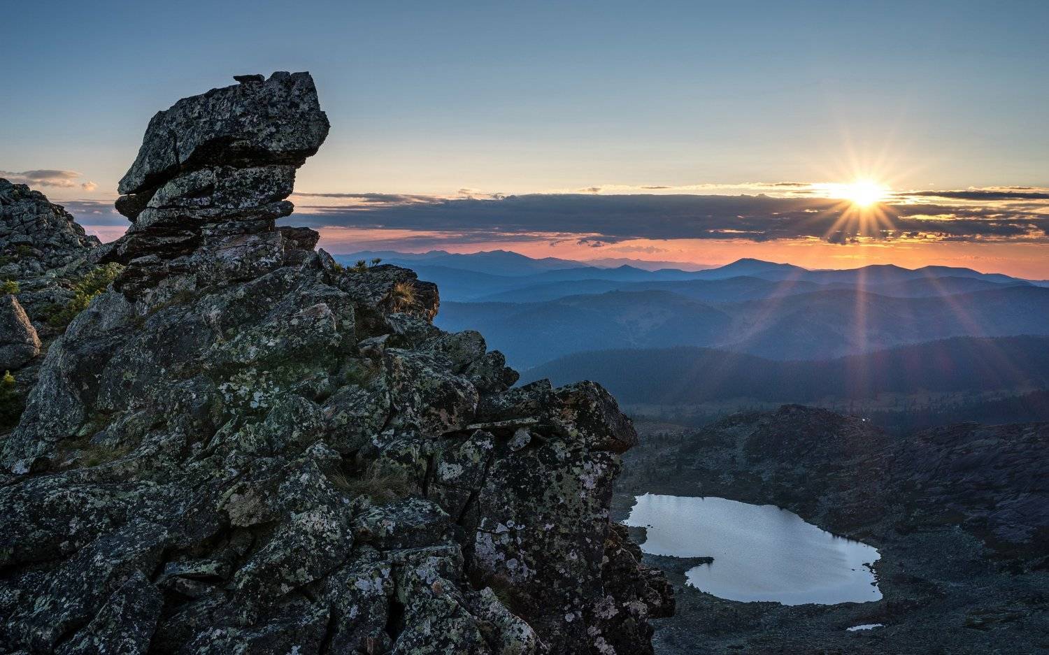 горы, россия, сибирь, саяны, западный саян, ергаки, путешествие, поход, приключения, ник васильев, озеро каровое, закат, вечер, солнце, Николай Васильев