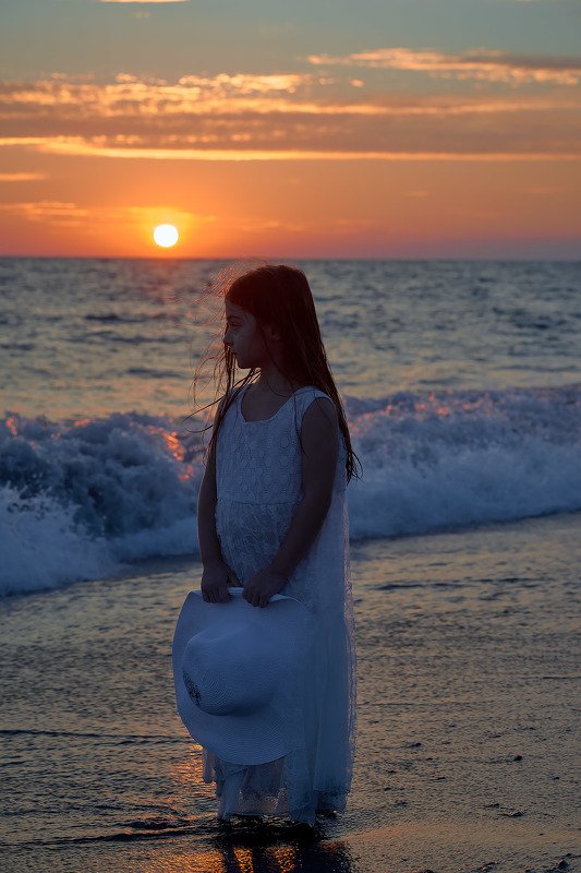 девочка закат море Закат фото превью