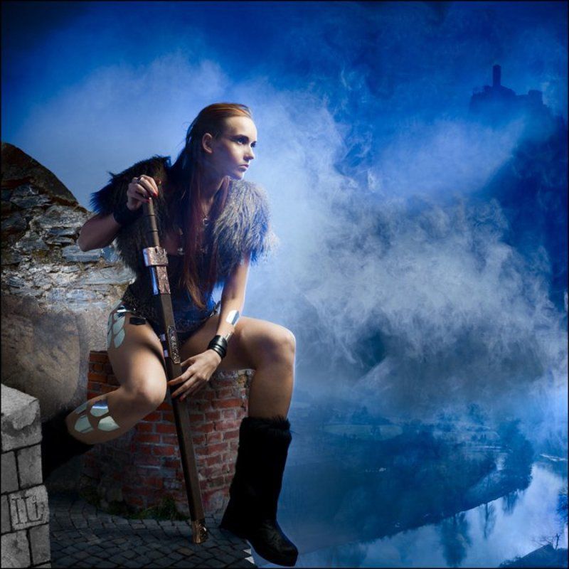 девушка, меч Высоко сижу, далеко гляжу... фото превью