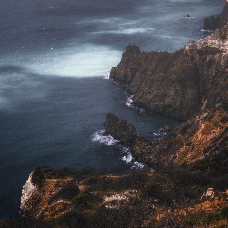 Скалистый берег Крыма фото превью