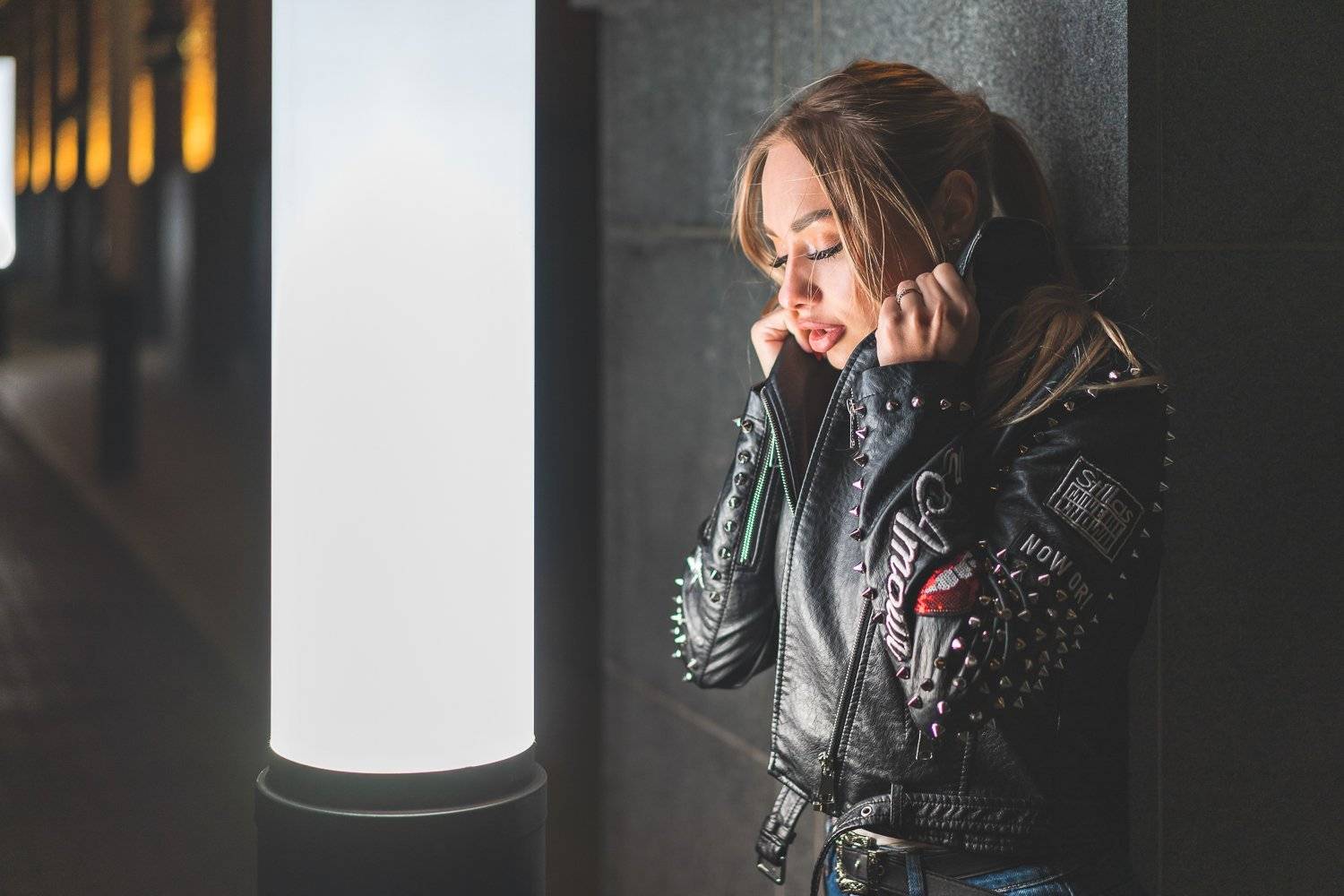 ночь, куртка, косуха, фонарь, свет, модель, Денис Бухлаев