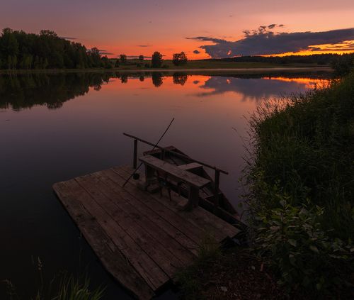 От рассвета до заката инвентарь ждет своего рыбака
