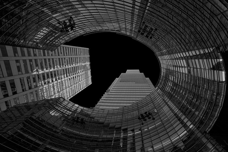 Looking up фото превью