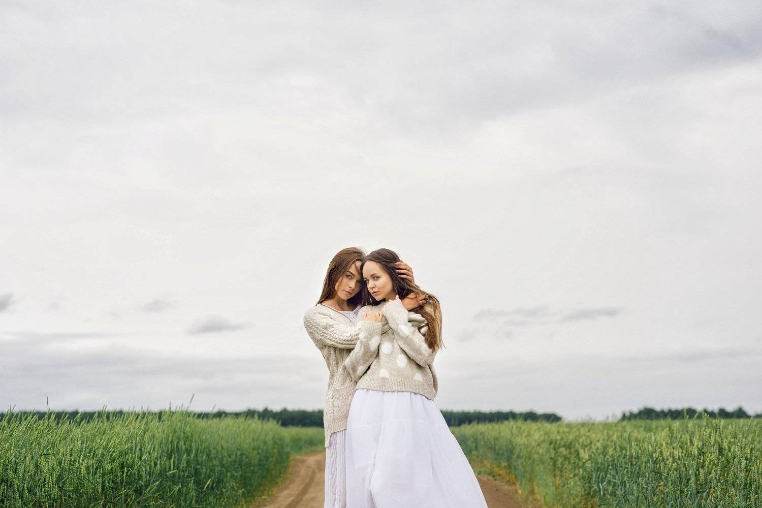 девушка, комната, черный, белый,  печаль ,красота ,грудь, красный, зеленый, Денис Лыткин