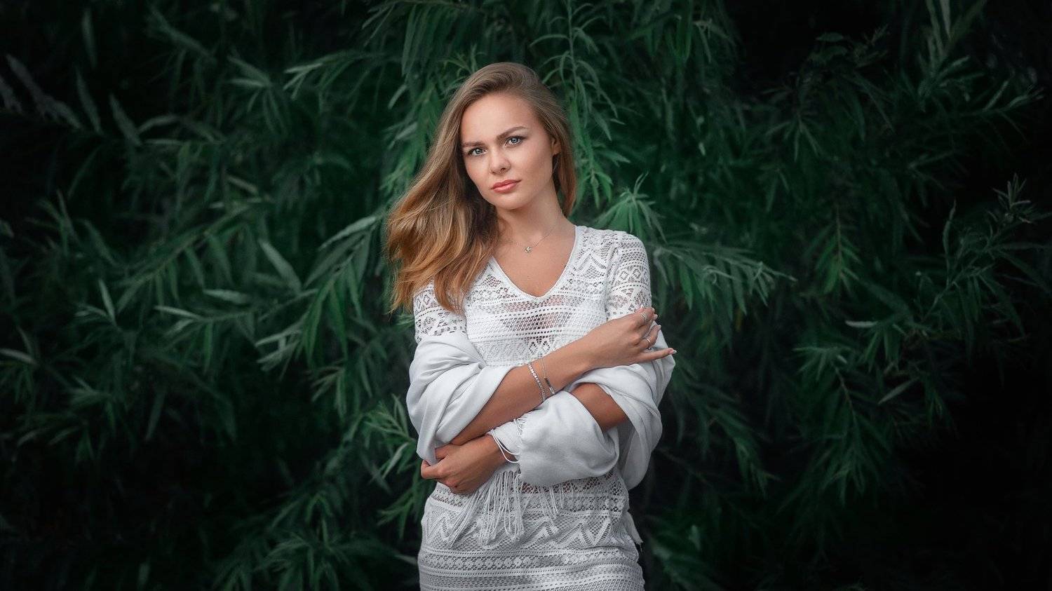 девушка, комната, черный, белый,  печаль ,красота ,грудь, красный,, Денис Лыткин