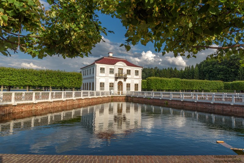 Вечерний Петергоф. Дворец Марли фото превью