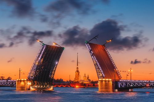 Дворцовый мост на рассвете