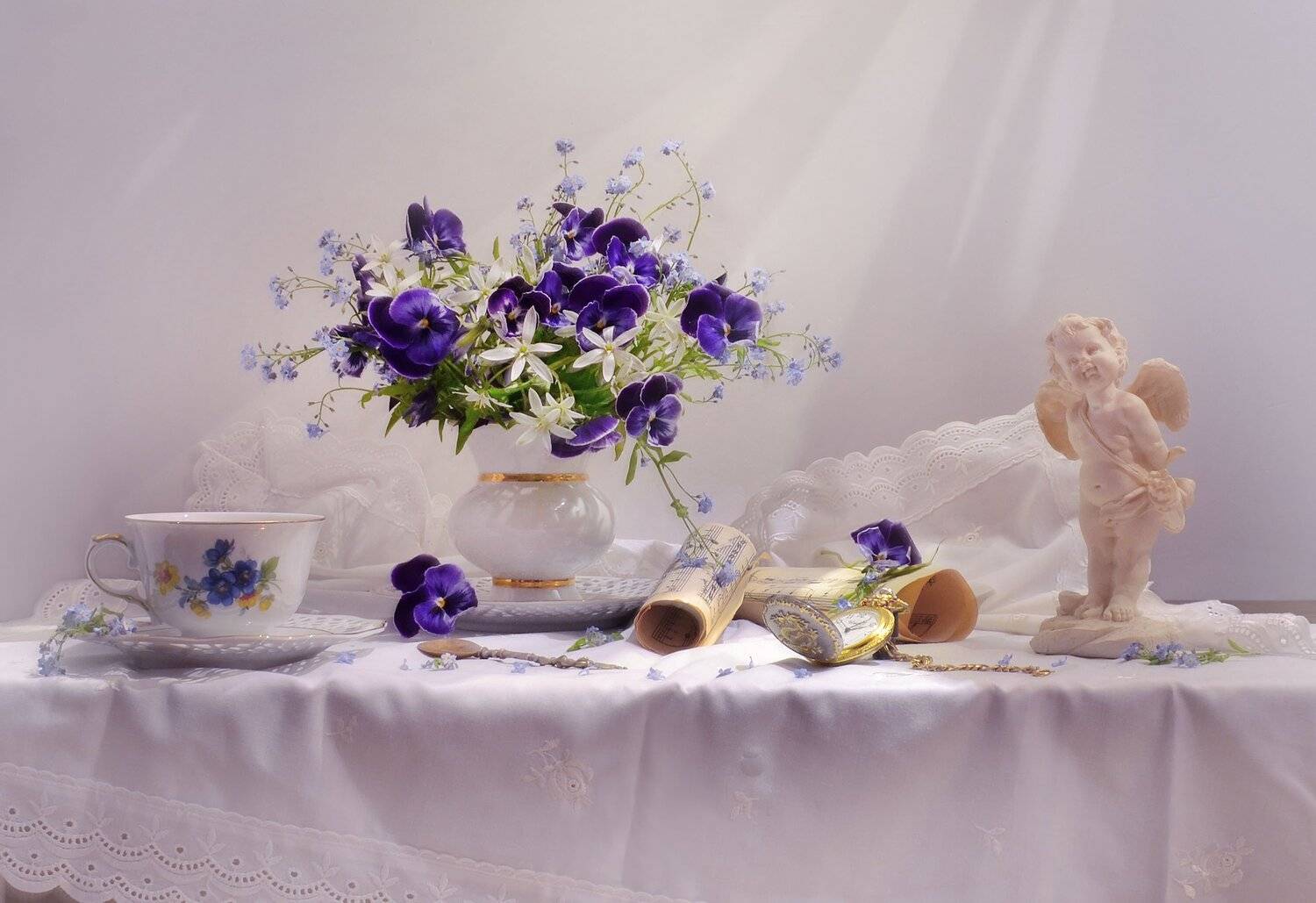 still life, натюрморт, цветы, фото натюрморт, , лето,анютины глазки, июнь,незабудки, часы,ноты, статуэтка, амурчик, фарфор, Колова Валентина