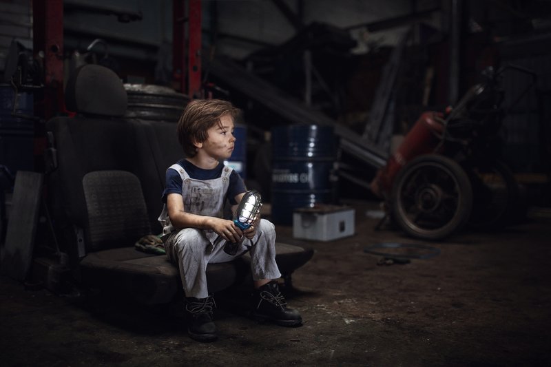 ребенок, портрет, слесарь, мастерская В мастерской фото превью