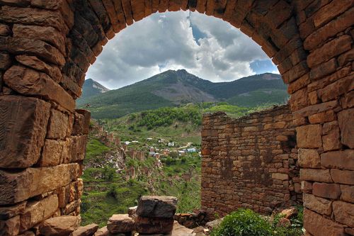 Развалины старого аула-крепости Кахиб..