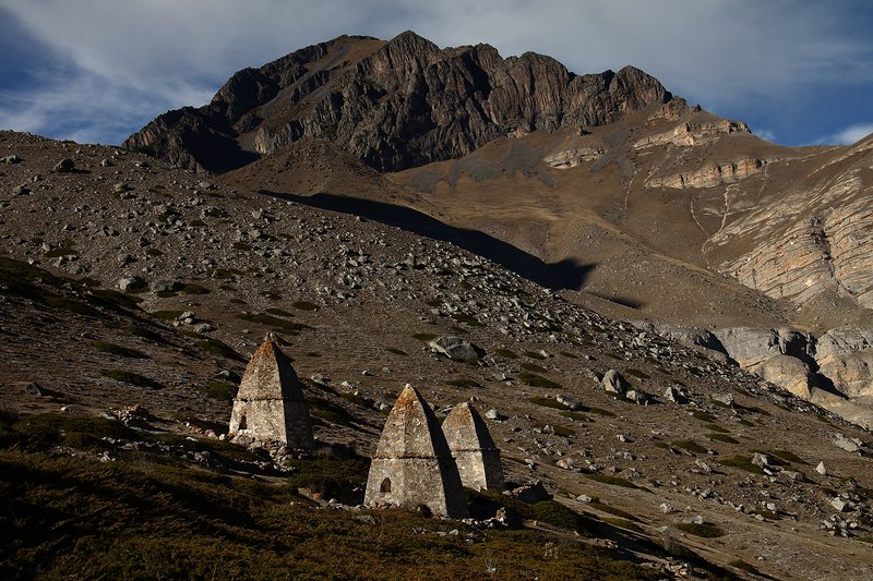 булунгу, кабардино-балкария, чегем, эльтюбю, город, мёртвых, чегемское, ущелье, верхний, чегем, эль-тюбю, горы, природа Эль-Тюбю (город мёртвых) фото превью