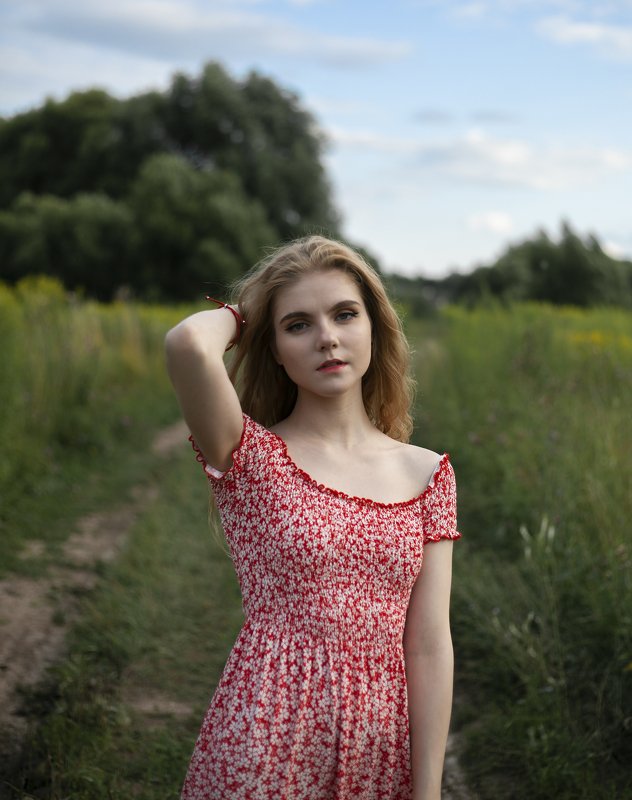 portrait,girl,beautiful,summer,fashion,screatives,hine,девушка,портрет,лето,июль,july,color,field,beautifulgirl,fashionillustration,fashiongirl,summerlove,summer2019,лето2019,цвета Июльским вечером фото превью