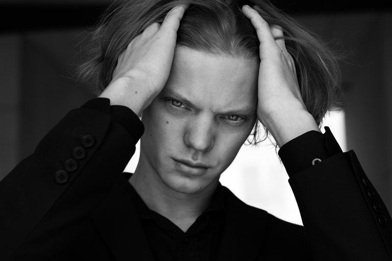 man black&white portrait architecture monochrome street urban model art minimalism concept человек мужчина мужской_портрет архитектура черно_белое концептуальный минимализм Lost II фото превью