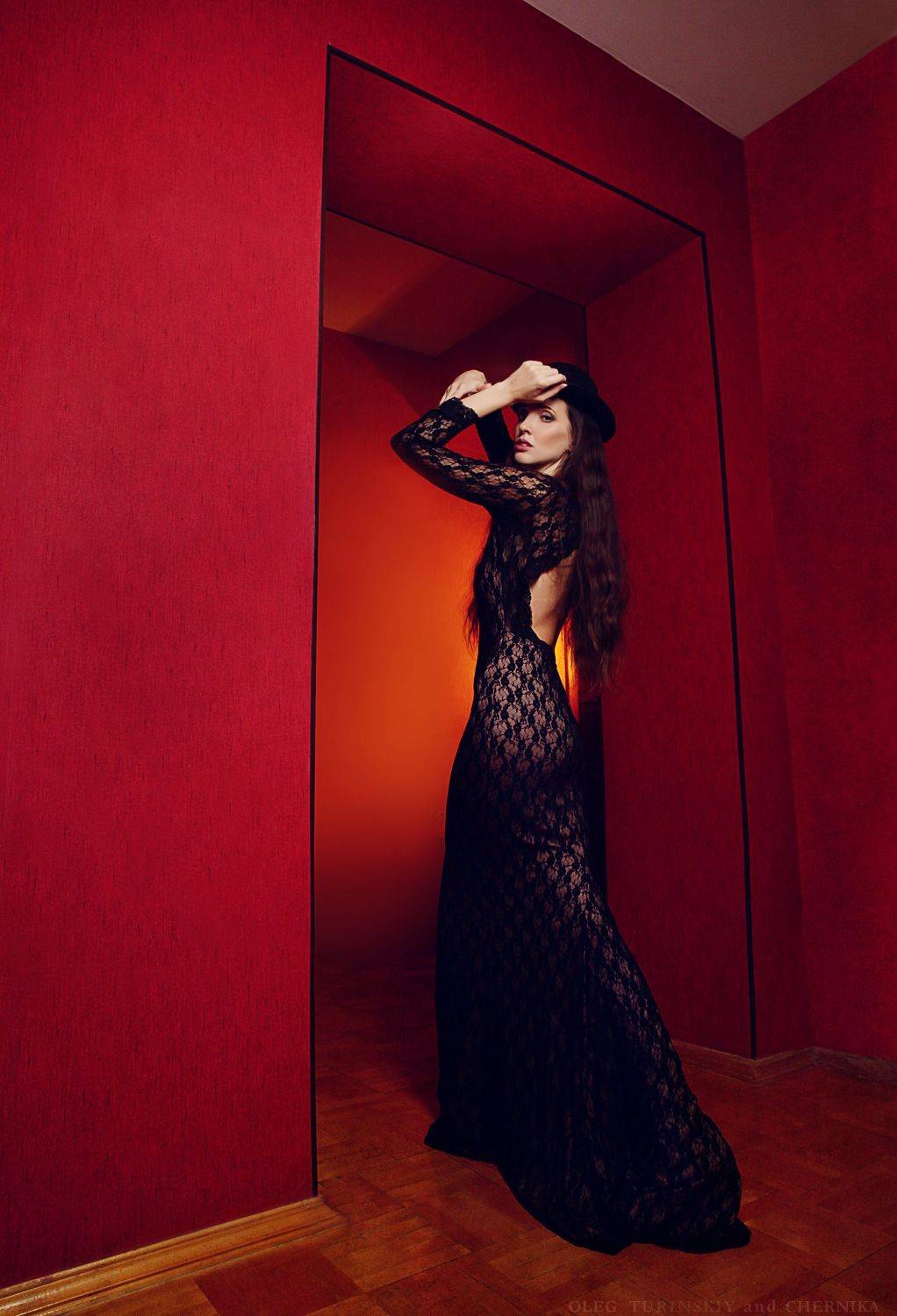 Девушка красная комната талия red room girl красавица, Олег Туринский