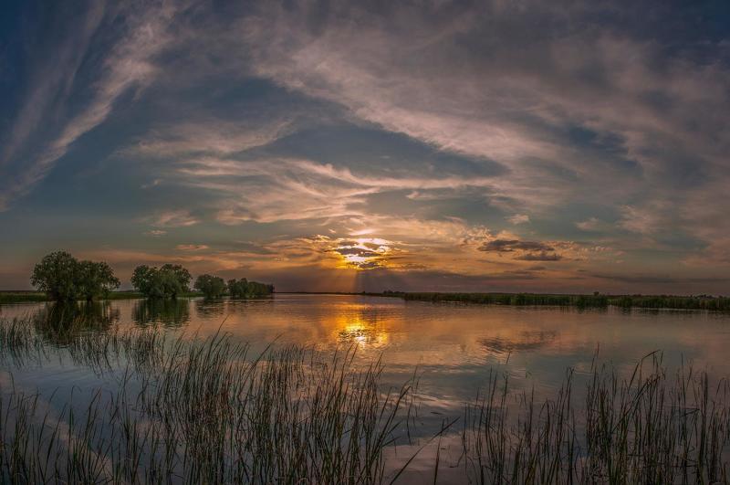 фото сделано на протоке у с.камышово астраханской обл ОБЛАКА В РЕКЕ фото превью