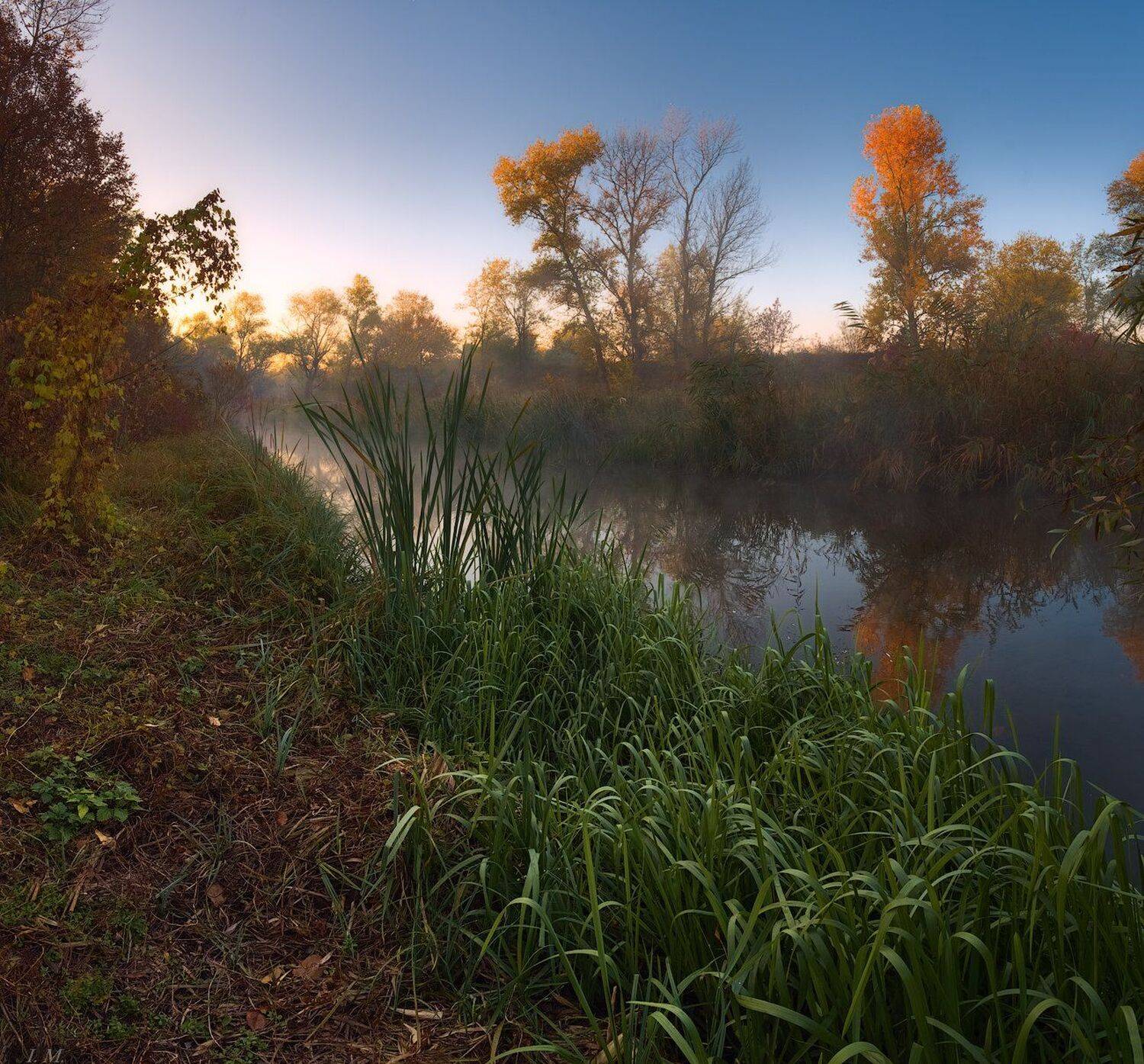 осень, утро, речка, туман, пейзаж, деревья, золото, свет, цвета осени, autumn, river, small, morning, foggy, misty, landscape, colors, fall, light, fog, hiding, corner, Ivan Maljarenko 