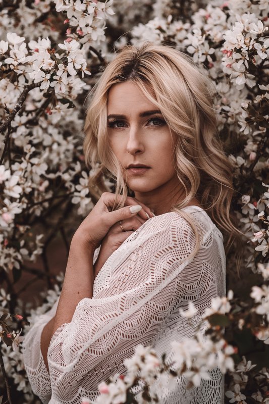 portrait, female, trees, nature, sun, portraiture Blossoms фото превью